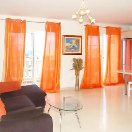 Cozy In 60 M² With Shared Pool