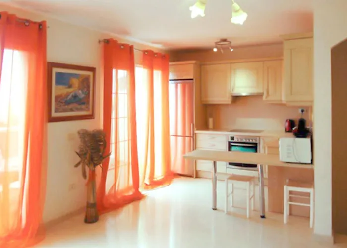 شقة Cozy In 60 M² With Shared Pool