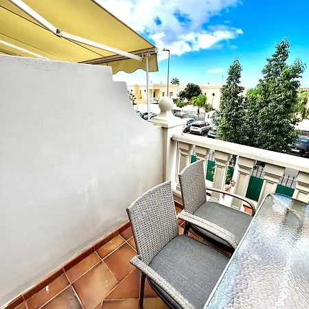 Lägenhet Cozy In 60 M² With Shared Pool