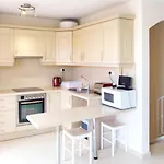 Cozy In 60 M² With Shared Pool *