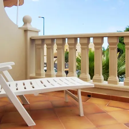 Διαμέρισμα Cozy In 60 M² With Shared Pool