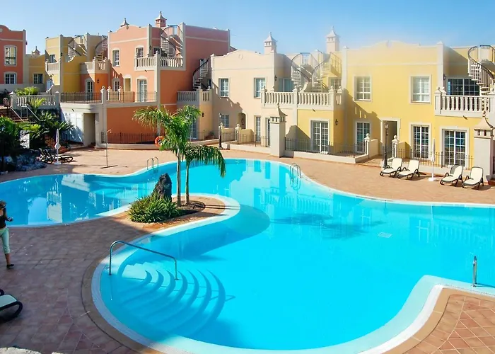 Cozy In 60 M² With Shared Pool パルム・マール